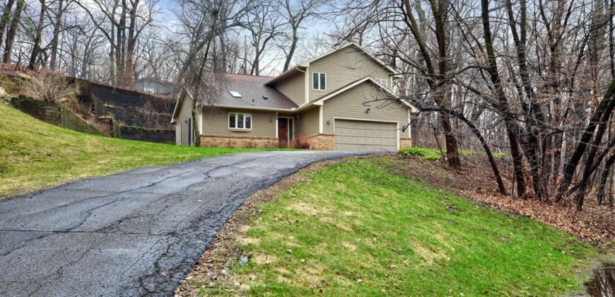 15 Magnolia Ln N, Plymouth, MN 55441