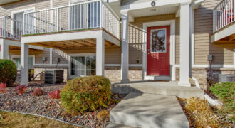 1800 Plymouth Ln #4, Chanhassen, MN 55317